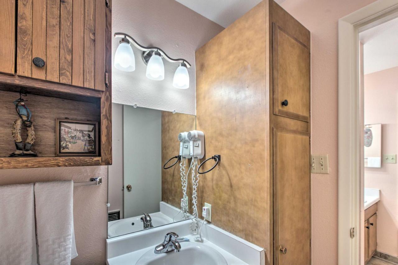 Red River Ski Condo On Main St - Mtn View! Exteriör bild